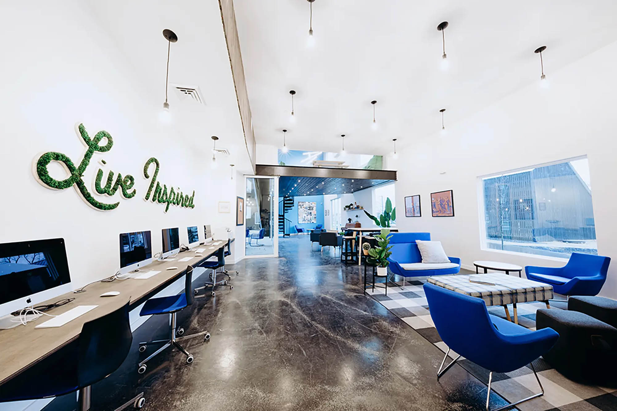 Computer lab with lots of lighting and greenery mural that says Live Inspired